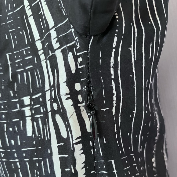 Elegant Black and White Women's Dress - Picture 5 of 5